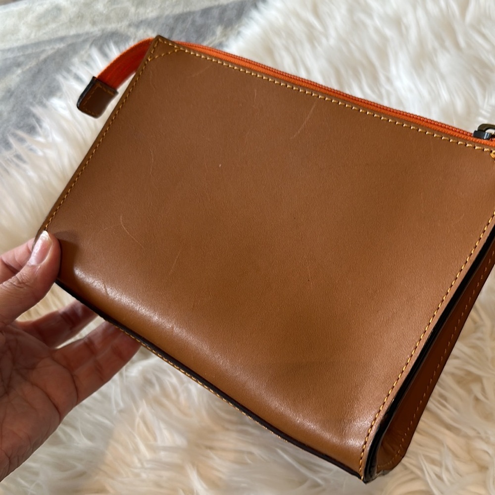 π IIIbeca Tribeca by Joy Gryson Tan Brown leather Toiletry zipper pouch - Picture 4 of 7